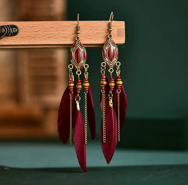 BOHO Ohrringe mit Federn (bordo)